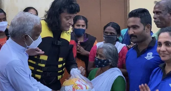 പ്രളയ ബാധിതർക്ക് സാന്ത്വനമേകി ബോബി ഫാൻസ്‌