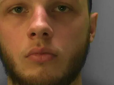 സുഹൃത്തിനെ കൊലപ്പെടുത്തിയത് നൂറിലധികം തവണ കുത്തി! തുടര്‍ന്ന് കണ്ണുകള്‍ ചൂഴ്‌ന്നെടുത്ത് വിവസ്ത്രനാക്കി; പിന്നെ 'ഹൊറര്‍ സിനിമ' യും കാണാന്‍ പോയി; 20-കാരന് 27 വര്‍ഷം തടവുശിക്ഷ