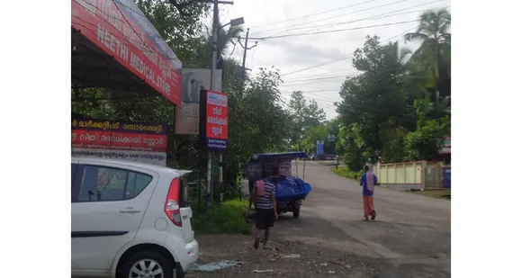 കോവിഡിന്റെ പേരുപറഞ്ഞു തൊടുപുഴയിൽ വഴിയോരം കയ്യേറി മാർക്കെറ്റുകളാക്കുന്നു