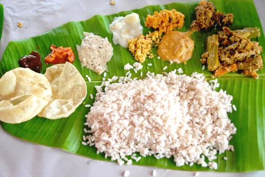6 രസങ്ങള്‍ ചേര്‍ന്ന ഓണസദ്യ ആരോഗ്യത്തിനും അത്യുത്തമം ! ഇലയില്‍ ഓരോ കറികളും വിളമ്പേണ്ട സ്ഥാനം, ചോറിനൊപ്പം ആദ്യം ഒഴിക്കേണ്ട ചാറുകറി, സാമ്പാറിനൊപ്പമുള്ള കൂട്ടുകറി, പായസത്തിനൊപ്പമുള്ള അച്ചാര്‍ - ഓണസദ്യ അറിഞ്ഞുണ്ണണം എന്നു പറയുന്നത് എന്തുകൊണ്ട് ?