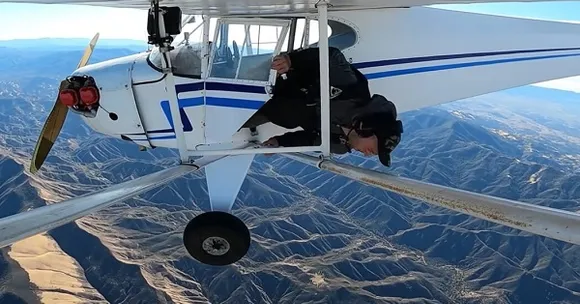 വീഡിയോ വൈറലാകാന്‍ വിമാനം തകര്‍ത്തു; യൂട്യൂബര്‍ക്കെതിരെ നടപടി