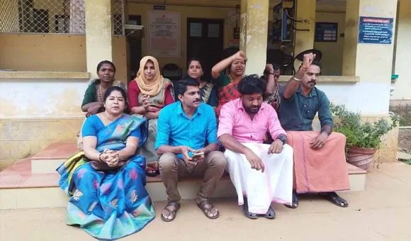 ആരോഗ്യ പ്രവർത്തകർ വിനോദയാത്ര പോയി: ജീവനക്കാരില്ലാത്ത ലക്കിടി പിഎച്ച്സിയിൽ ജനപ്രതിനിധികൾ പ്രതിഷേധിച്ചു