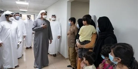അഫ്‍ഗാനിസ്ഥാനില്‍ നിന്ന് യുഎഇയില്‍ എത്തിച്ചവരെ അബുദാബി കിരീടാവകാശി സന്ദര്‍ശിച്ചു