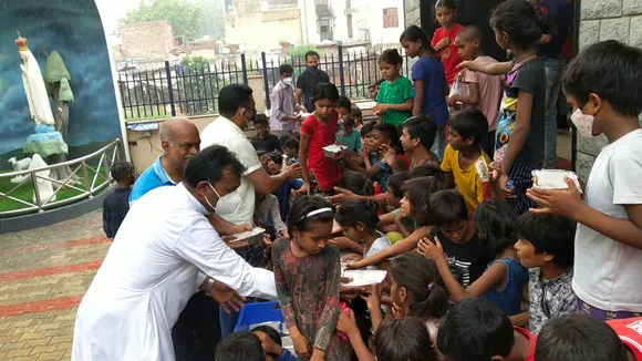 ഡൽഹി ജസോള ഫാത്തിമ മാതാ പള്ളിയിൽ 'സാന്ത്വനം' അന്നദാനം ഒന്നാം വാർഷികത്തിൽ