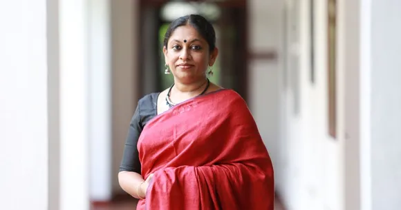 ദൈവം അടിസ്ഥാനപരമായി ഫെമിനിസ്റ്റാണ്: കെ.ആര്‍. മീര