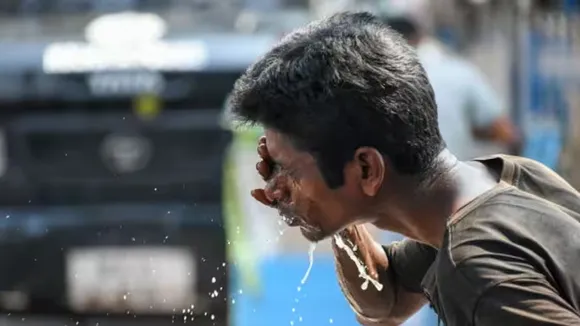 ജാഗ്രത വേണം! ചൂടിന് ഒരു ശമനവുമില്ല; രണ്ട് മുതൽ നാല് ഡിഗ്രി വരെ താപനില ഉയരുമേ, ഒറ്റപ്പെട്ട മഴയ്ക്കും സാധ്യത