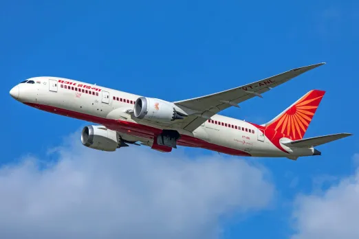 വൈകിയതിനെ തുടർന്ന് എയർ ഇന്ത്യ വിമാനം പറത്താൻ പൈലറ്റ് വിസമ്മതിച്ചു; യാത്രക്കാർ കുടുങ്ങിയത് 5 മണിക്കൂറോളം