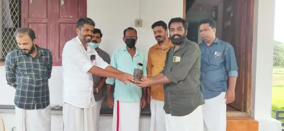 കുഴൽമന്ദം ഇ.കെ നായനാർ മെമ്മോറിയൽ ലൈബ്രറിയുടെ നേതൃത്വത്തിൽ 500 ഫലവൃക്ഷത്തൈകൾ വിതരണം ചെയ്തു