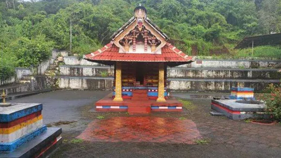 കണ്ണൂർ ഏഴോം ക്ഷേത്രത്തിൽ ശ്രീകോവിലിനുള്ളിൽ സൂക്ഷിച്ചിരുന്ന 15 പവന്റെ സ്വർണാഭരണങ്ങൾ മോഷണം പോയി