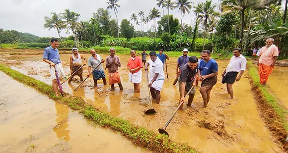 കോവിഡ് പ്രതിസന്ധിയിൽ നെൽകൃഷിയുമായി 'ഫ്യൂജിഗംഗ' കർഷകർക്ക് ഉണർത്തുപാട്ടായി...