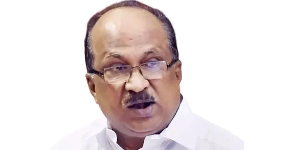 കെ വി തോമസിനെ വെട്ടിലാക്കി കോൺഗ്രസ് അച്ചടക്ക സമിതി തീരുമാനം വരുന്നു ! തോമസിനെ പുറത്താക്കില്ല, നടപടി താക്കീത് മാത്രം. എഐസിസി അംഗത്വത്തിൽ നിന്നും ഒഴിവാക്കും ! രാഷ്ട്രീയ കാര്യസമിതിയിലും തോമസുണ്ടാകില്ല. പാർട്ടി പുറത്താക്കിയാൽ ഇരവാദമുയർത്തി ഇടതു സഹയാത്രികനാകാനുള്ള തോമസിൻ്റെ നീക്കം പൊളിച്ചത് എ കെ ആൻ്റണി തന്നെ ! തോമസിനെ കാഴ്ചക്കാരൻ്റെ റോളിലേക്ക് ഒതുക്കാൻ കെപിസിസിയും !