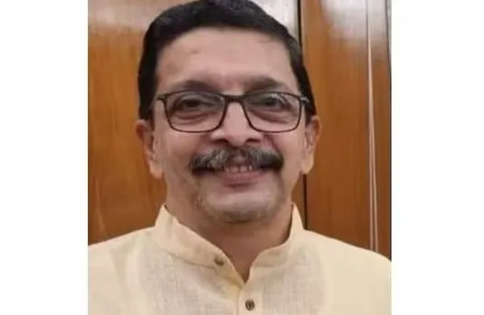 പാലക്കാട് ഒറ്റപ്പാലം നഗരസഭാ കൗണ്‍സിലര്‍ അഡ്വ. കെ കൃഷ്ണകുമാര്‍ പ്രസംഗത്തിനിടെ കുഴഞ്ഞുവീണു മരിച്ചു