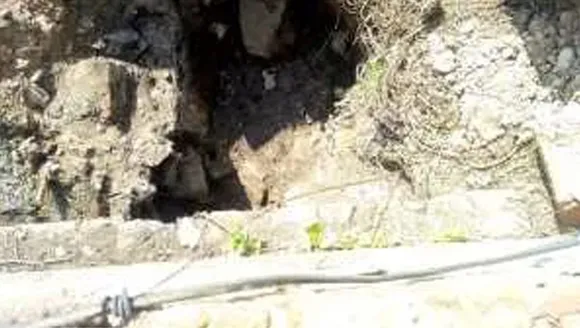 കെ.എസ്.ആര്‍.ടി.സി. സ്റ്റാന്‍ഡിലെ കക്കൂസ് മാലിന്യം  തീയറ്റര്‍ റോഡിലേയ്ക്ക് ഒഴുക്കുന്നു