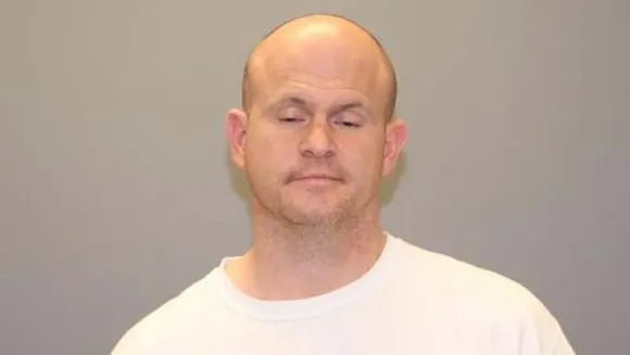 മദ്യപിച്ചു വാഹനം ഓടിച്ച പോലീസ് ഓഫീസറെ പിരിച്ചുവിട്ടു