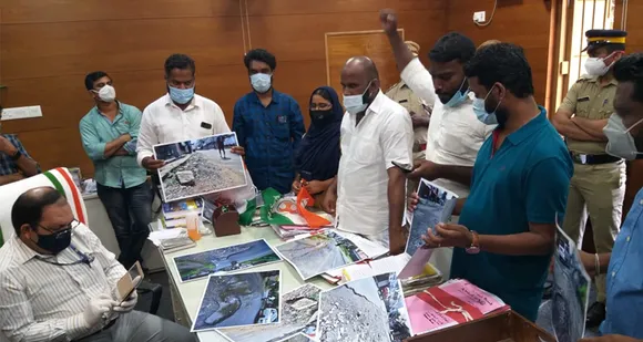 പാലക്കാട് നഗര പരിധിയിലെ പൊട്ടി പൊളിഞ്ഞു കിടക്കുന്ന റോഡുകളുടെ ശോചനിയാവസ്ഥ പരിഹരിക്കണം എന്നാവശ്യപ്പെട്ട് പാലക്കാട് നഗരസഭാ സെക്രട്ടറിയെ യൂത്ത് കോൺഗ്രസ് പ്രവര്‍ത്തകര്‍  ഉപരോധിച്ചു