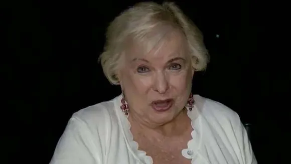 എ ടി എമ്മിൽ നിന്നും 20 ഡോളർ പിൻവലിക്കാൻ ശ്രമിക്കുന്നതിനിടെ അകൗണ്ടിൽ ഒരു ബില്യൺ ഡോളർ; ബാലൻസ് കണ്ടു ഞെട്ടി തരിച്ചു പോയി ജൂലിയ