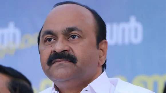 കമ്മലിട്ടവൻ പോയാൽ കടുക്കനിട്ടവൻ വരുമെന്ന് അന്ന് തന്നെ പറഞ്ഞിരുന്നു. ഇനി കടുക്കനിട്ടവരുടെ വരവാണ്. ആയിരക്കണക്കിന് പേര് ഇനിയുള്ള ദിവസങ്ങളിൽ കോൺ​ഗ്രസിലേക്ക് വരും; ചെറിയാൻ ഫിലിപ്പ് കോൺ​ഗ്രസിലേക്ക് മടങ്ങി വരണമെന്ന് പ്രതിപക്ഷനേതാവ്