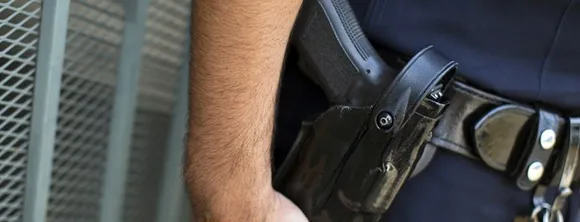 സ്വകാര്യ സുരക്ഷാ ഉദ്യോഗസ്ഥരുടെ തോക്ക് പരിശോധിക്കാന്‍ നിര്‍ദ്ദേശം, ലൈസൻസ് വ്യാജമല്ലെന്ന് ഉറപ്പാക്കും