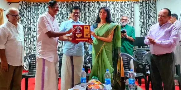 പാലക്കാട് ജില്ലാ പബ്ലിക് ലൈബ്രറി ജില്ലാ കളക്ടർ മൃണ്മയി ജോഷിക്കു യാത്രയയപ്പ് നൽകി