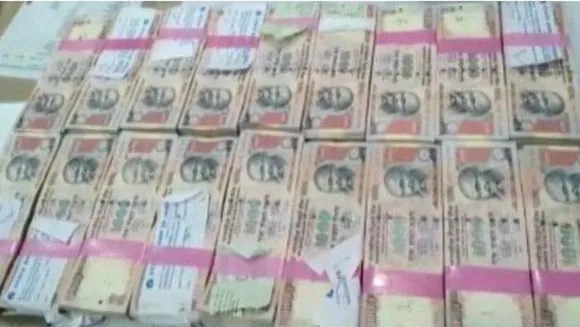 18 ലക്ഷം രൂപയുടെ നിരോധിച്ച നോട്ടുകളുമായി കാസര്‍ഗോഡ് രണ്ടുപേര്‍ കസ്റ്റഡിയില്‍