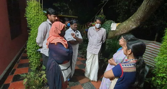 ദുരഭിമാന മർദ്ദനത്തിനിരയായ മിഥുന്റെ വീട് വെൽഫെയർ പാർട്ടി നേതാക്കൾ സന്ദർശിച്ചു