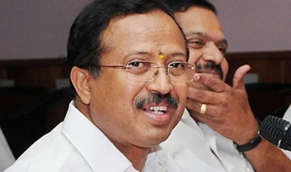 ബിജെപി ദേശീയനേതൃനിരയില്‍ സ്ഥാനമുറപ്പിച്ചു വി മുരളീധരന്‍. അടുത്ത പുനസംഘടനയില്‍ ക്യാബിനറ്റ് പദവിയും ലഭിച്ചേക്കും. ഗാന്ധിജി മുതല്‍ രാജീവ് ഗാന്ധി വരെ ഇരുന്ന ദക്ഷിണ ഭാരത ഹിന്ദി പ്രചാര സഭ അധ്യക്ഷ സ്ഥാനത്തേയ്ക്ക് മുരളീധരനെ പാര്‍ട്ടി നിയോഗിച്ചത് ഭാവി സാധ്യതകള്‍ മുന്നില്‍കണ്ട്