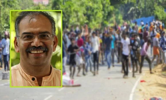 എന്താടോ നന്നാവാത്തേ ? ഡ്രൈവറില്ലാത്ത ടാക്സികൾ ലോക നഗരങ്ങളിൽ ഓടാൻ തുടങ്ങുന്നു.. ചൊവ്വയിലേക്ക് ആളുകളെ വിടാനും ശൂന്യാകാശത്ത് കോളനികൾ തുടങ്ങാനും ലോകം ശ്രമം തുടങ്ങുന്നു. ഇവിടെ സമ്പൂർണ്ണ സാക്ഷരതയുള്ള ഒരു ജനത ആർത്തവം മുതൽ ആന വരെയുള്ള വിഷയത്തിൽ തെരുവില്‍ തല്ലുകൂടുന്നു - മുരളി തുമ്മാരുകുടി എഴുതുന്നു