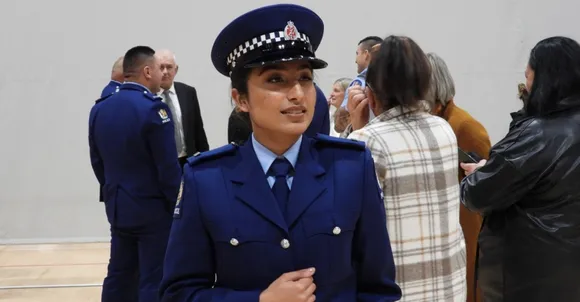 ആദ്യം തോറ്റു, പിന്നെ ജയിച്ചു; ഒമ്പത് മുതല്‍ അഞ്ച് വരെയുള്ള ജോലി ചെയ്യാന്‍ എനിക്ക് വല്യ താൽപര്യമില്ല. പണ്ടുതൊട്ടേ റിസ്‌കിയായ കാര്യങ്ങള്‍ ചെയ്യാന്‍ ഇഷ്ടമാണ്; സ്‌കൂള്‍, കോളജ് പഠനരീതി കേരളത്തിലേതിനേക്കാളും വളരെ വ്യത്യസ്തമാണ് ന്യൂസീലന്‍ഡില്‍; സ്ത്രീകള്‍ക്ക് ന്യൂസീലന്‍ഡില്‍ കിട്ടുന്ന ബഹുമാനവും അവസരങ്ങളും കേരളത്തിലേക്കാള്‍ മെച്ചപ്പെട്ടതാണ്‌; ന്യൂസീലന്‍ഡിലെ ആദ്യ മലയാളി ഓഫീസറെന്ന നേട്ടം കൈവരിച്ച പാലാക്കാരി പറയുന്നു