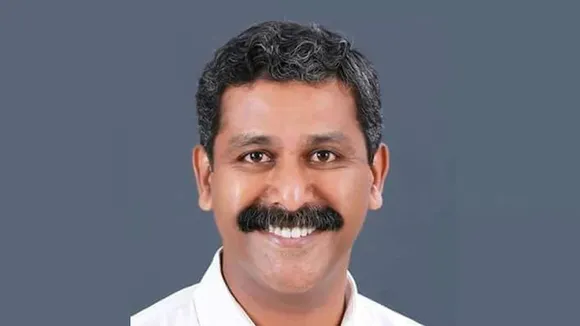 ‘രാഷ്ട്രീയം എനിക്കു പേടിയായിരുന്നു, ചേട്ടൻ പാർട്ടി മീറ്റിങ്ങിനു പോകുമ്പോൾ ഞാൻ തുടരെത്തുടരെ വിളിക്കും. ഉടുമ്പ് അള്ളിപ്പിടിക്കുന്നതുപോലെ നീയവനെ ഇങ്ങനെ പിടിച്ചുവയ്ക്കാതെ സ്വാതന്ത്ര്യം കൊടുക്കണമെന്ന് എല്ലാവരും പറയുമായിരുന്നു. പക്ഷേ അത്രയ്ക്കു പേടിയായിരുന്നു എനിക്ക്. ഇങ്ങനെയൊക്കെ കാത്തിട്ടും കൊണ്ടുപോയല്ലോ; രഞ്ജിത്തിന്റെ ഭാര്യ പറയുന്നു