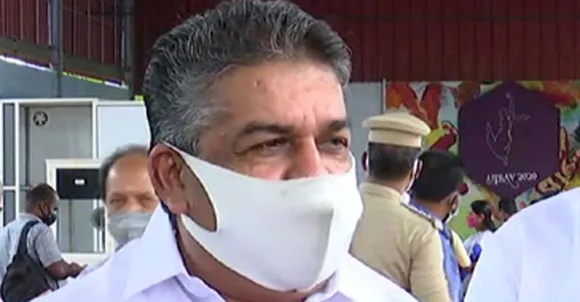 മന്ത്രി സ്ഥാനം രാജിവച്ച് ഔദ്യോഗിക വാഹനം ഒഴിവാക്കി സജി ചെറിയാന്റെ മടക്കം! പുതിയ മന്ത്രി വേണ്ടെന്ന് പാര്‍ട്ടി ധാരണ; ചുമതലകള്‍ മുഖ്യമന്ത്രി തന്നെ കൈകാര്യം ചെയ്‌തേക്കും