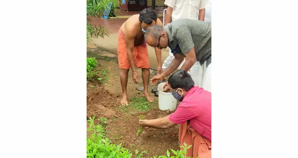 പാലക്കാട് വടക്കന്തറ ശ്രീ തിരുപുരായ്ക്കൽ ഭഗവതി ക്ഷേത്രത്തിൽ പുഷ്പ ഫല വൃക്ഷ തൈകൾ നട്ടുപിടിപ്പിച്ചു