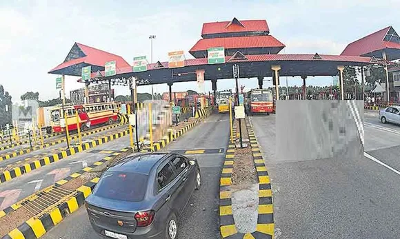 സമ്പർക്കത്തിലൂടെ കൂടുതൽ രോഗികൾക്ക് കൊവിഡ് സ്ഥിരീകരിച്ച തൃശ്ശൂരിൽ അതീവ ജാഗ്രത:  ജില്ലയിൽ അടച്ചിടൽ വേണ്ടെന്നും കർശന നിയന്ത്രണങ്ങൾ മതിയെന്നും  തീരുമാനം: നിരത്തുകളിൽ പൊലീസ് പരിശോധന കർശനമാക്കി: നഗരസഭയുൾപ്പെടെ 10 പ്രദേശങ്ങൾ ഹോട്സ്പോട്ടിൽ: ഗുരുവായൂർ ക്ഷേത്രം അടച്ചു: ഇന്ന് നിശ്ചയിച്ചിരുന്ന വിവാഹങ്ങൾ  നടത്താം