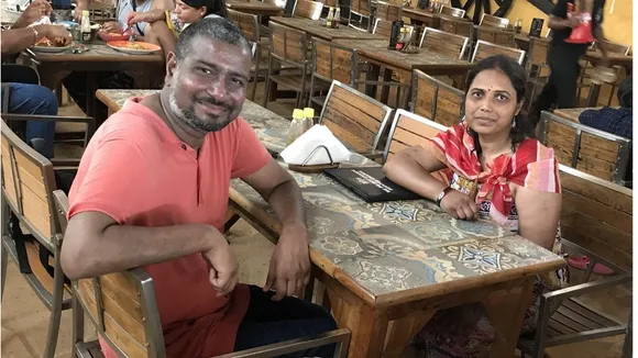 "എനിക്ക് ക്യാൻസറാണ്, പക്ഷേ ഞാൻ ജീവിക്കാനാഗ്രഹിക്കുന്നു, ഈ ജീവിതത്തെ ഇപ്പോൾ വല്ലാതെ മോഹിക്കുന്നു..." ജാർഖണ്ഡിലെ ഫ്രീലാൻസ് മദ്ധ്യമപ്രവർത്തകനായ 46 കാരൻ രവി പ്രകാശ് തനിക്ക് ലംഗ് ക്യാൻസറാണെന്ന യാഥാർഥ്യം മനസിലാക്കുന്നത് 2021 ജനുവരിയിലാണ്. പിന്നീട് നടന്ന തുടർ പരിശോധനകളിൽ നാലാം സ്റ്റേജിലാണ് തൻ്റെ രോഗമെന്നും തനിക്ക് ജീവിതം കൈവിട്ടുവെന്നും രവി പ്രകാശിന് ബോധ്യമായി. മരണം വാതിൽക്കലെത്തി മാടിവിളിക്കുമ്പോള്‍ ജീവിക്കാനുള്ള അദമ്യമായ അഭിലാഷവുമായി രവി...