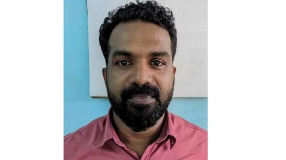 കരിപ്പൂര്‍ വിമാനത്താവളം വഴി സ്വര്‍ണം കടത്താന്‍ ശ്രമം, യുവാവ് പിടിയില്‍; പിടിച്ചെടുത്തത് 54 ലക്ഷം രൂപയുടെ സ്വര്‍ണം; ശരീരത്തിനുള്ളില്‍ കണ്ടെടുത്തത് മൂന്ന് ക്യാപ്‌സൂളുകള്‍