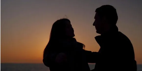 ആപ്പില്‍ ഡ്യൂയറ്റ് പാടി പ്രണയമായി, കാസര്‍ഗോഡ് പ്രവാസിയുടെ ഭാര്യയായ യുവതി രണ്ട് കുട്ടികളെയും കൊണ്ട് ഗായകനൊപ്പം നാടുവിട്ടു