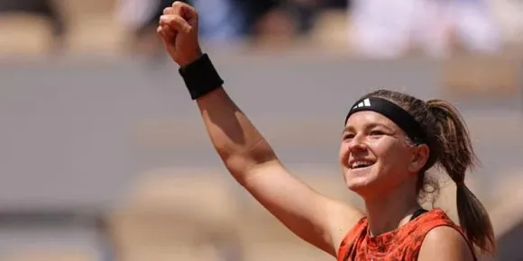 ഫ്ര​ഞ്ച് ഓ​പ്പ​ണ്‍: സ​ബ​ല​ങ്ക​യെ അ​ട്ടി​മ​റി​ച്ച് ക​രോ​ലിന മു​ചോ​വ ഫൈ​ന​ലി​ൽ