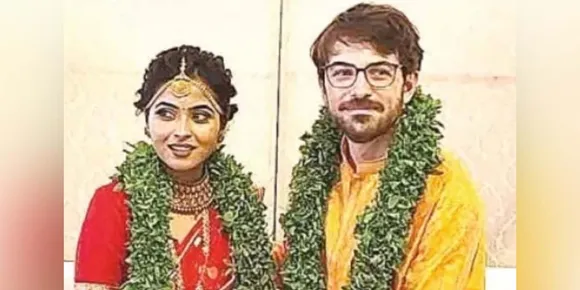 കൊടുമുണ്ടയിലെ യുവതിക്ക് ഇറ്റലിയിൽ നിന്നൊരു വരൻ; ഹിന്ദു മതാചാര പ്രകാരം താലി ചാര്‍ത്തി