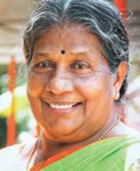 സേതുലക്ഷ്മി അമ്മയെ ആദരിക്കുന്നു
