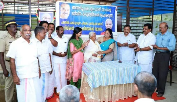 പത്മശ്രീ പുരസ്‌കാര ജേതാവ് മൂഴിക്കല്‍ പങ്കജാക്ഷിയമ്മയെ പൊന്നാട അണിയിച്ച് ആദരിച്ചു