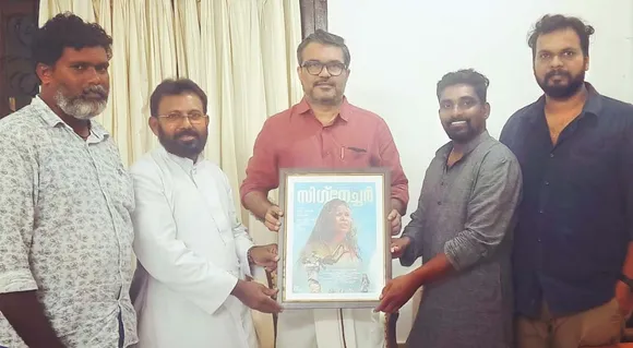 അട്ടപ്പാടിയുടെ ജീവിതം പറയുന്ന 'സിഗ്നേച്ചർ' സിനിമയിലെ നഞ്ചിയമ്മയുടെ ക്യാരക്ടർ പോസ്റ്റർ തദ്ദേശ സ്വയം ഭരണ വകുപ്പ് മന്ത്രി എംബി രാജേഷ് പുറത്ത് വിട്ടു