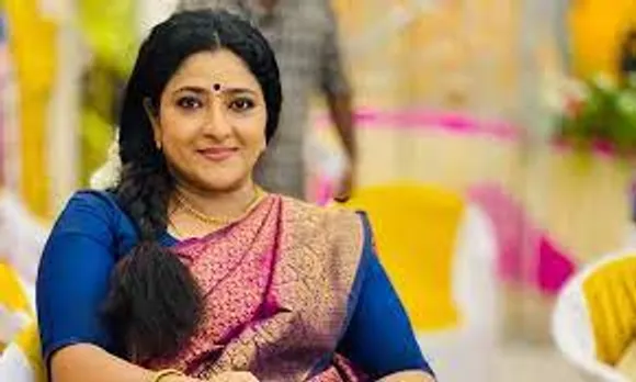 എ​ന്‍റെ ഫോ​ട്ടോ​ക​ള്‍ ന​ഗ്നച്ചി​ത്ര​ങ്ങ​ളാ​ക്കി സു​ഹൃ​ത്തു​ക്ക​ള്‍​ക്കും ബ​ന്ധു​ക്ക​ള്‍​ക്കും അ​യ​ച്ചു​കൊ​ടു​ക്കു​ക​യാ​ണ് അയാള്‍..! പ്രവീണ പറയുന്നു…