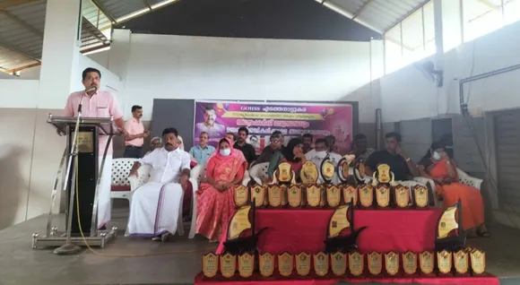 എടത്തനാട്ടുകര ഓറിയന്‍റല്‍ ഹൈസ്ക്കൂളിൽ നിന്ന് വിരമിക്കുന്ന അദ്ധ്യാപകര്‍ക്ക് യാത്രയയപ്പും മികവ് തെളിയിച്ച വിദ്യാര്‍ത്ഥികള്‍ക്കുള്ള അനുമോദനവും സംഘടിപ്പിച്ചു