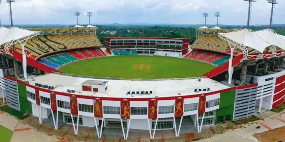 തിരുവനന്തപുരം ഗ്രീൻഫീൽഡ് സ്റ്റേഡിയം വേദിയാവുന്നത് മിനി ക്രിക്കറ്റ് ലോകകപ്പിന്. 8 രാജ്യങ്ങളുടെ സന്നാഹമത്സരങ്ങൾക്ക് വേദിയാവും. സന്നാഹമത്സരത്തിന് ഓസ്ട്രേലിയയും ദക്ഷിണാഫ്രിക്കയും പാകിസ്ഥാനും എത്തിയേക്കും. ലോകകപ്പ് വേദി കിട്ടാതിരുന്നത് ജനുവരിയിലെ ഇന്ത്യ-ശ്രീലങ്ക മത്സരത്തിൽ ടിക്കറ്റ് വില ഉയർത്തിയതിനാൽ കാണികളില്ലാതിരുന്നത് പരിഗണിച്ച്. സന്നാഹമത്സരം നടത്തിപ്പ് കാര്യവട്ടത്തിന് വെല്ലുവിളി