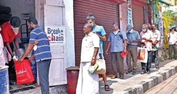 ആഴ്ചയില്‍ മൂന്നു ദിവസം മാത്രം കട തുറക്കുന്നത് ജനത്തിരക്ക് കൂട്ടുന്നു