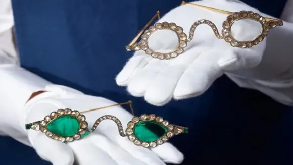 പതിനേഴാം നൂറ്റാണ്ടിലെ രാജാക്കന്മാരുടെ ഡയമണ്ടും, മരതകവും പതിച്ച കണ്ണടകൾ ലേലത്തിന്; വില 25 കോടി