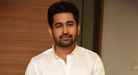 ബോട്ടുകള്‍ കൂട്ടിയിടിച്ച് അപകടം; ചിത്രീകരണത്തിനിടെ വിജയ് ആന്റണിക്ക് ഗുരുതര പരിക്ക്