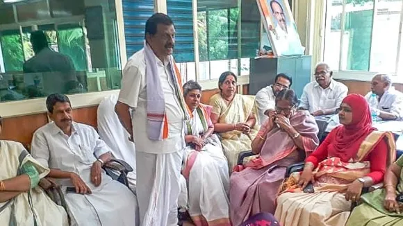 സ്‌ത്രീ ശാക്തീകരണത്തിനായി വനിതാ മതില്‍ തീര്‍ത്ത പിണറായി സര്‍ക്കാര്‍ വനിതകള്‍ക്കെതിരായ അക്രമികളെ സംരക്ഷിക്കുന്ന കാഴ്‌ചയാണ്‌ കേരളത്തില്‍ ഉണ്ടായിരിക്കുന്നത് - പി ജെ ജോസഫ്