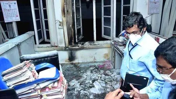 ഇ-ഫയല്‍ സംവീധാനം സുഗമമായപ്പോഴും ഉദ്യോഗസ്ഥര്‍ക്ക് പ്രിയം പേപ്പര്‍ ഫയല്‍. സര്‍ക്കാര്‍ വാദം തെറ്റ് - 20 % ഫയലുകള്‍ ഇപ്പോഴും പേപ്പറില്‍ തന്നെ ? മാസങ്ങള്‍ക്ക് മുമ്പ് മൂന്നിലേറെ തവണ വിദേശയാത്ര നടത്തിയ ഉന്നതന്‍ യാത്രാനുമതി ചോദിച്ചതും ലഭിച്ചതും ഒരു ദിവസം ! മുന്‍ മന്ത്രിയും വനിതാ ഉദ്യോഗസ്ഥയും ആരുമറിയാതെ ലോകം ചുറ്റിയതും പേപ്പര്‍ ഫയലിന്റെ തണലില്‍
