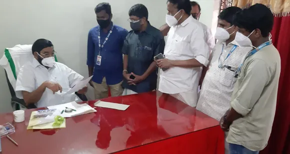 പ്രാദേശിക പത്ര പ്രവർത്തകരുടെ സംഘടനയായ കേരള പത്ര പ്രവർത്തക അസോസിയേഷന്റെ നിവേദനം സഹകരണ രജിസ്റ്ററേഷൻ വകുപ്പ് മന്ത്രി വി.എൻ വാസവന് കൈമാറി