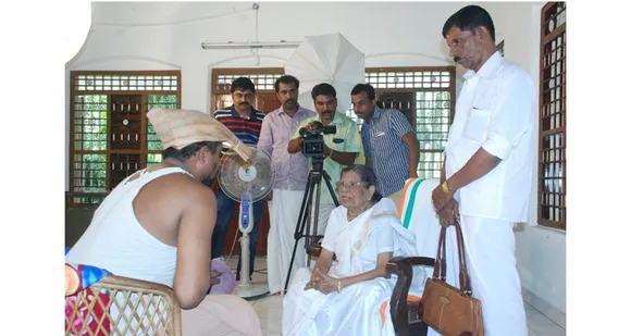 കേരള രാഷ്ട്രീയത്തിലെ വിപ്ലവ നായിക കെ.ആർ ഗൗരിയമ്മക്ക് സ്നേഹാദരങ്ങളോടെ പുതിയ കവിതയുമായി അഭിലാഷ് കോടവേലി